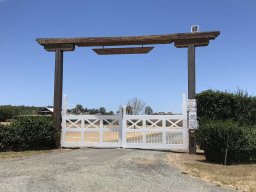 custom-gates-48